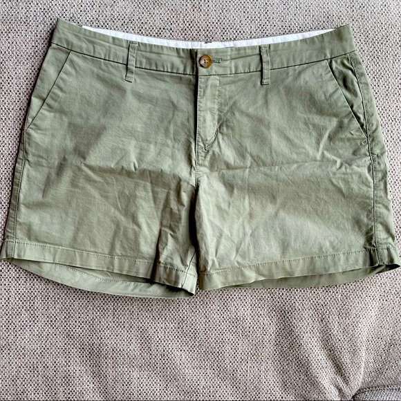 Old Navy Olive Green Shorts 4” Size 6 - Picture 1 of 6